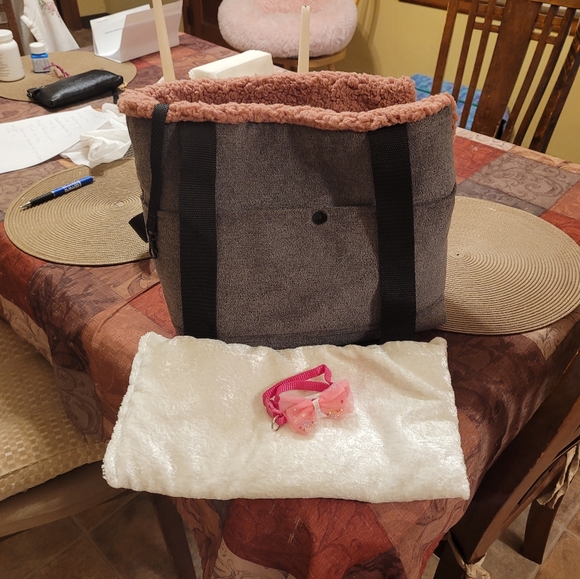 Dog Carrier Purse Made Out Of Cloth Material 15×9 1/2 - Picture 4 of 4